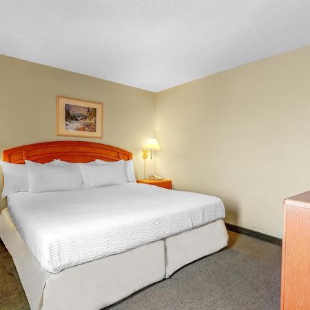 Days Inn By Wyndham רד דיר מראה חיצוני תמונה