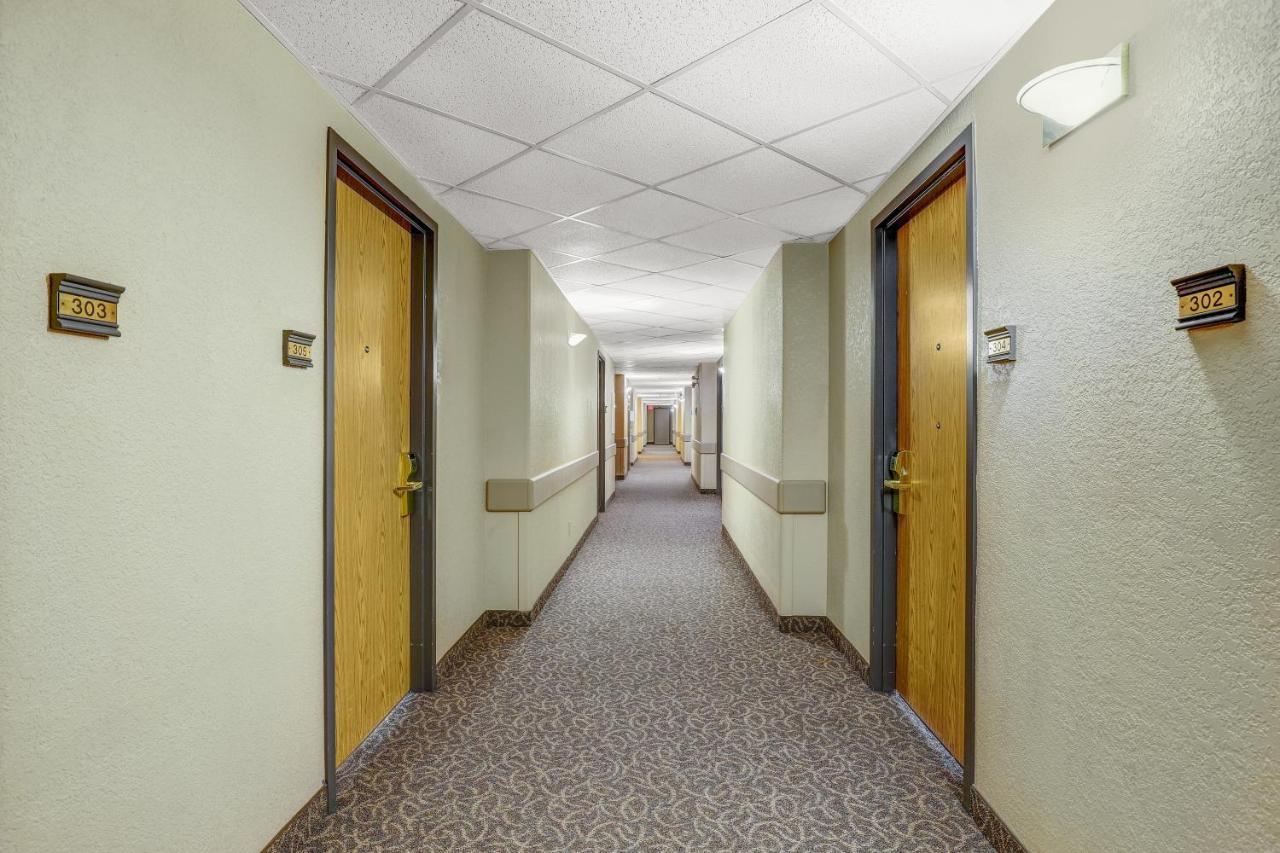 Days Inn By Wyndham רד דיר מראה חיצוני תמונה