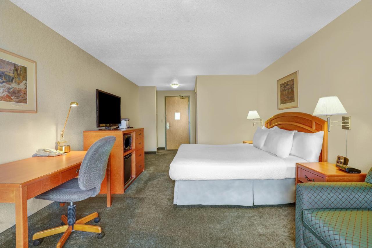 Days Inn By Wyndham רד דיר מראה חיצוני תמונה