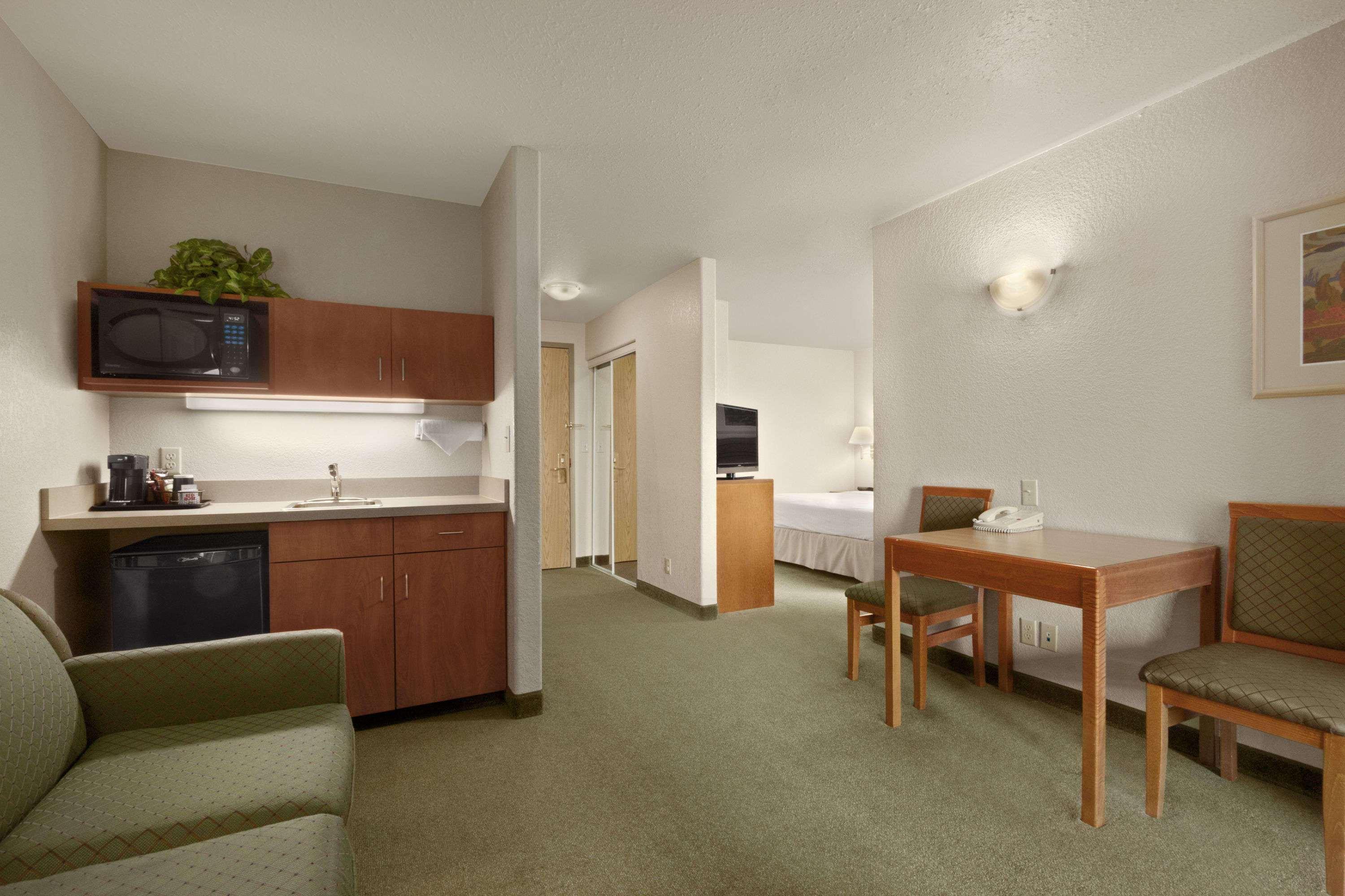 Days Inn By Wyndham רד דיר מראה חיצוני תמונה