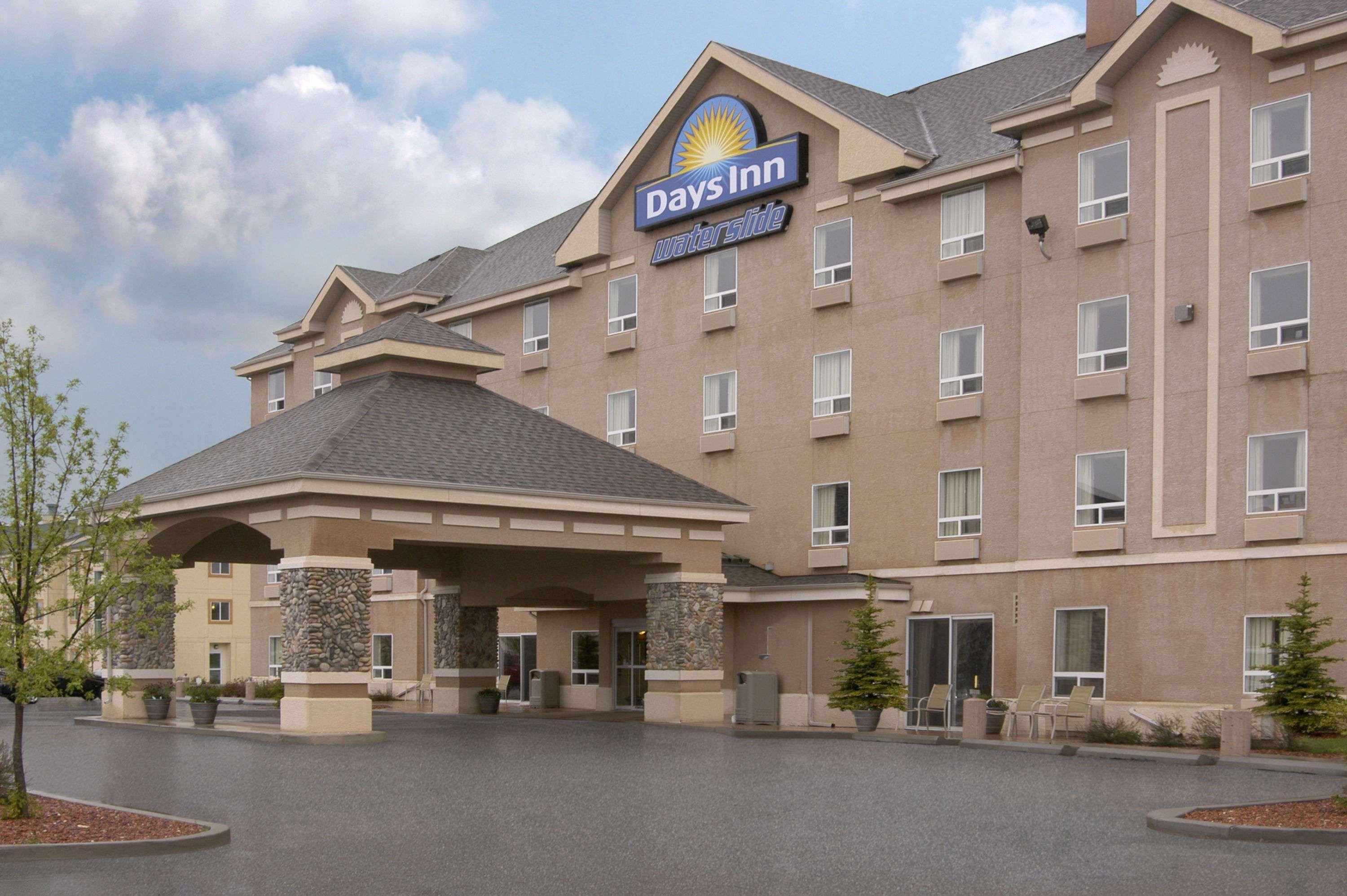 Days Inn By Wyndham רד דיר מראה חיצוני תמונה