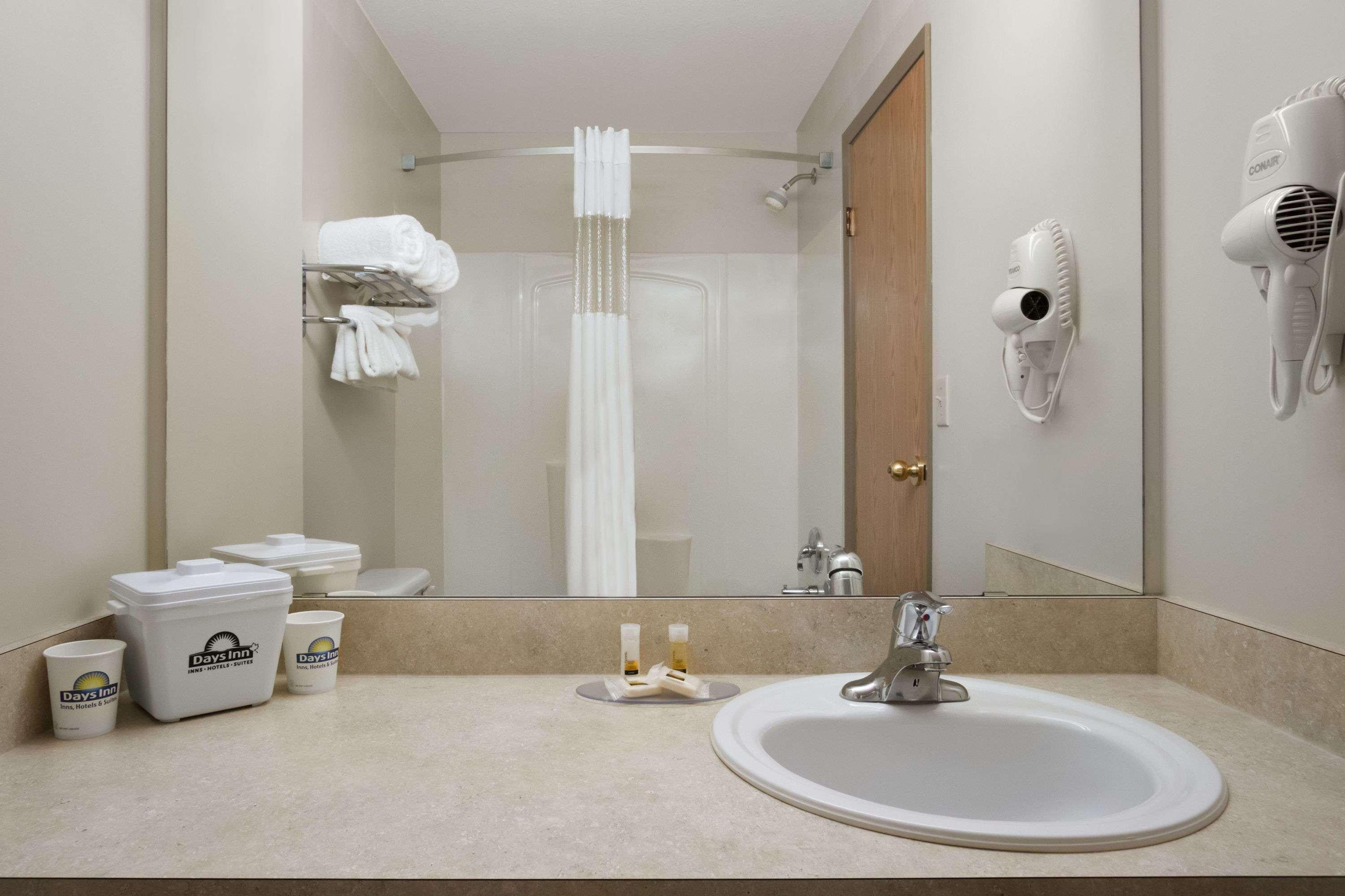 Days Inn By Wyndham רד דיר מראה חיצוני תמונה